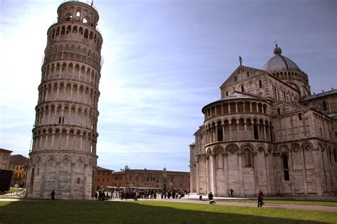  ピサの斜塔建設、中世イタリアにおける建築技術革新と都市国家の栄華