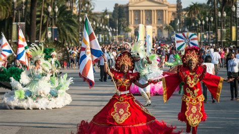  「サンパウロの謎の祭典」：8世紀ブラジルの先住民とポルトガル人の邂逅